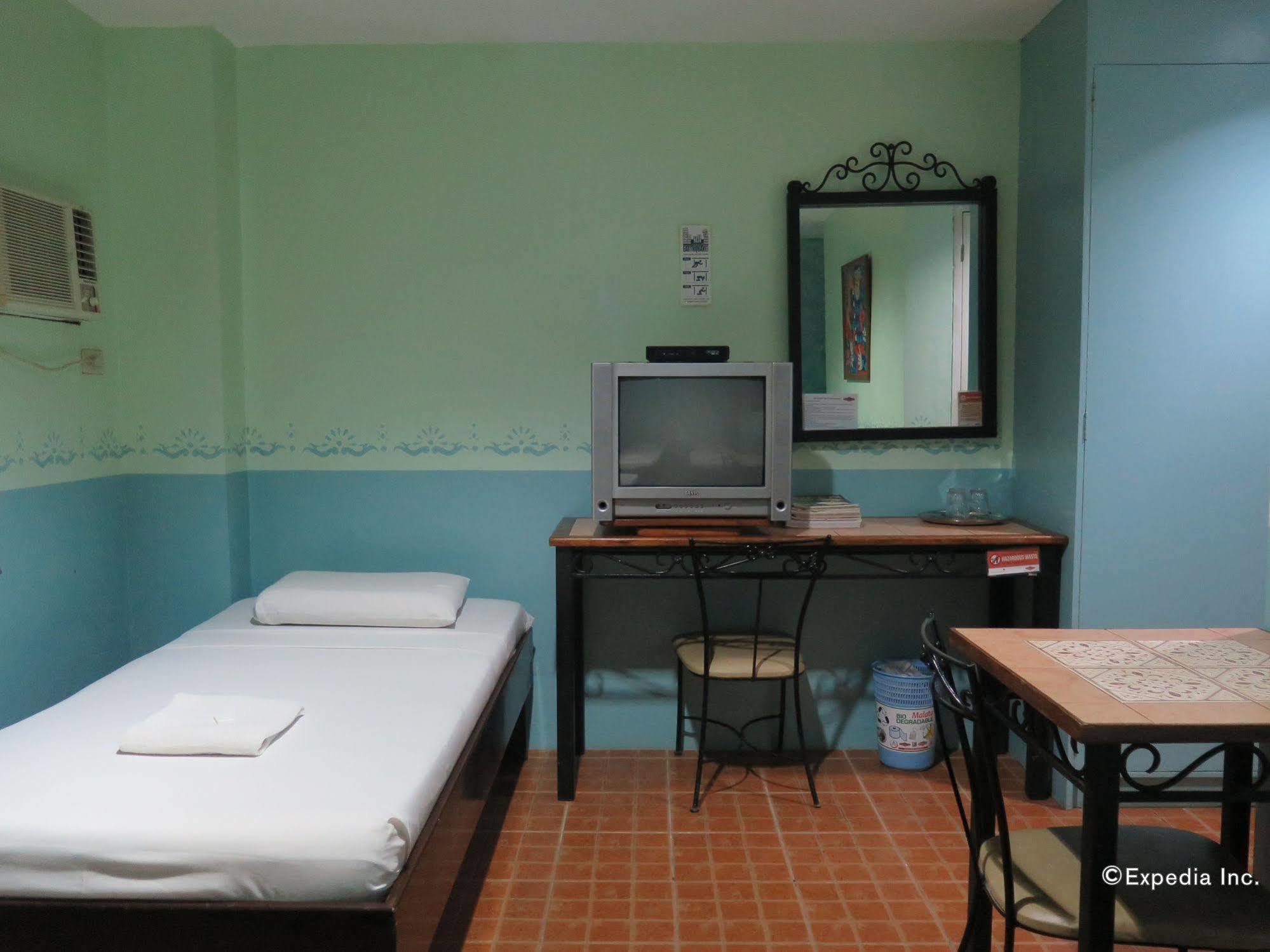 The Mayflower Inn Себу Экстерьер фото